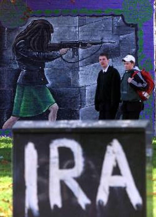 Τα συνθήματα υπέρ του IRA δεσπόζουν στις καθολικές περιοχές