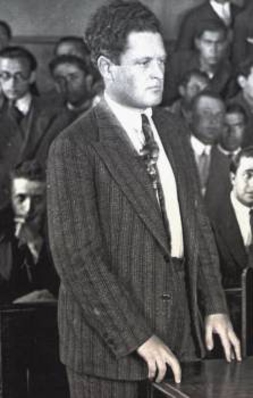Ο Ναζίμ Χικμέτ στο δικαστήριο (1931)