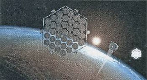 Ενα άλλο σχέδιο διαστημικής ηλιακής ενέργειας, από την ιαπωνική διαστημική υπηρεσία (JAXA), προβλέπει τη χρήση αντικριστών κατόπτρων που ανακλούν το ηλιακό φως προς δύο φωτοβολταϊκά πάνελ. Η Ενέργεια εκπέμπεται προς τη Γη με μικροκύματα