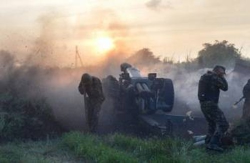 Το πυροβολικό του ουκρανικού στρατού σε πλήρη δράση, κατά κατοικημένων περιοχών κοντά στο Ντονέτσκ