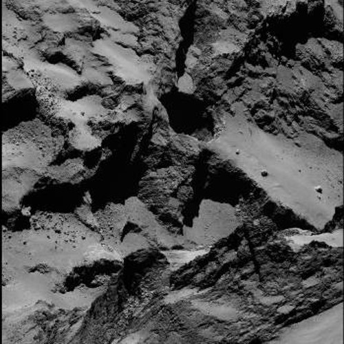 Κυκλικός ενεργός λάκκος από κατάρρευση στην επιφάνεια του κομήτη Τσουριούμοφ - Γκερασιμένκο (λίγο πιο πάνω από το κέντρο της φωτογραφίας)