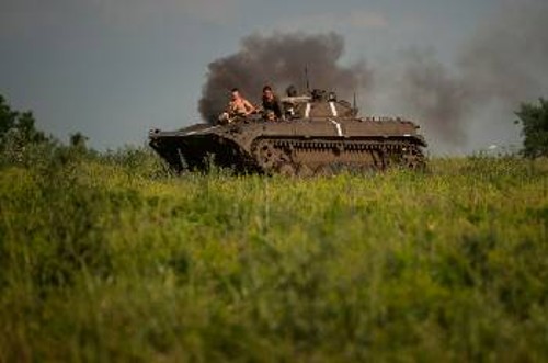 Ολο και περισσότερα άρματα μάχης συγκεντρώνει ο ουκρανικός στρατός στη γραμμή αντιπαράθεσης