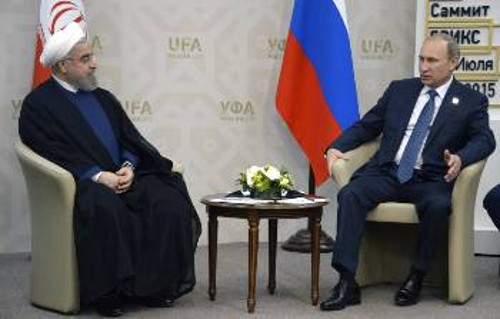 Η συμφωνία της Βιέννης γεννά νέα δεδομένα για τις σχέσεις Ρωσίας - Ιράν, που πλέον θα είναι ανταγωνιστές στις εξαγωγές φυσικού αερίου (φωτ. συνάντηση Πούτιν - Ροχανί τον περασμένο Ιούλη)