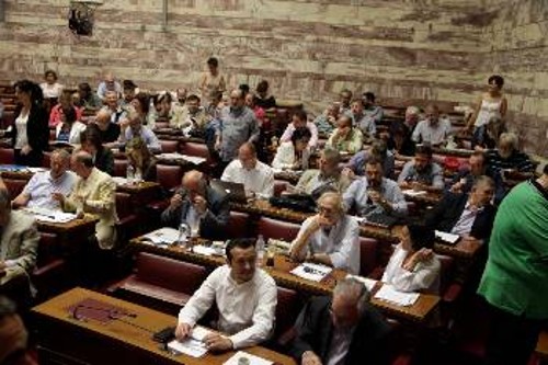 Προβληματισμός στον ΣΥΡΙΖΑ μετά την «απώλεια» 17 ψήφων από βουλευτές του, στην ψηφοφορία για την εξουσιοδότηση σύναψης του νέου μνημονίου από την κυβέρνηση