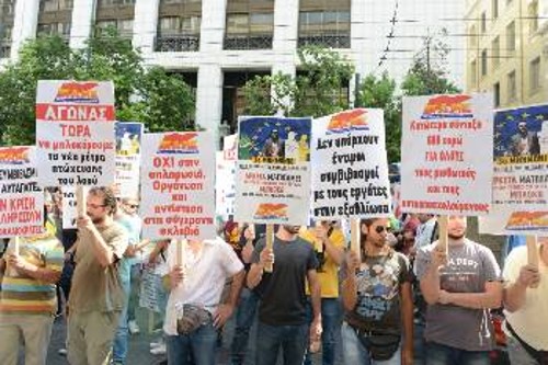 Ως δικές του «ιδέες» παρουσίασε ο υπουργός Εργασίας, Γ. Κατρούγκαλος, τις αντιδραστικές κατευθύνσεις της ΕΕ και του κεφαλαίου για το Ασφαλιστικό, στην αντιπροσωπεία των συνδικαλιστών του ΠΑΜΕ που πραγματοποίησε παράσταση διαμαρτυρίας την περασμένη Τετάρτη