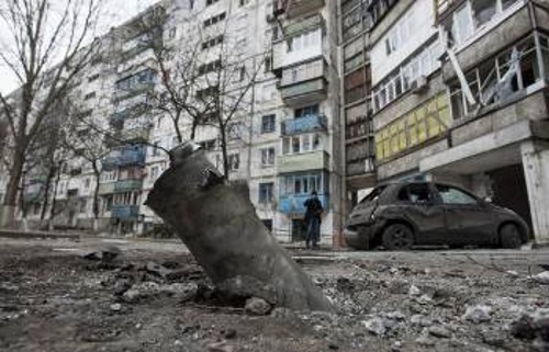 Χτυπημένες γειτονιές του Ντονέτσκ από οβίδες του ουκρανικού στρατού