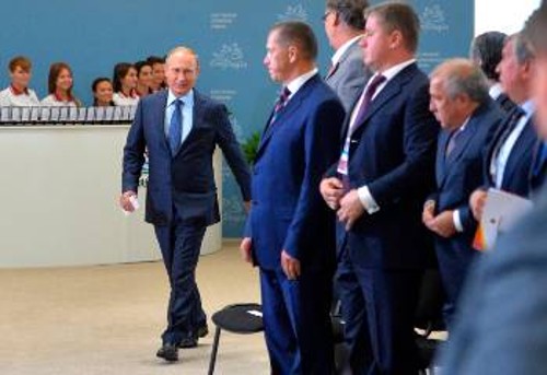 Ο Ρώσος Πρόεδρος στο Ανατολικό Φόρουμ, που προωθεί το δικό του σχέδιο για τη Συρία