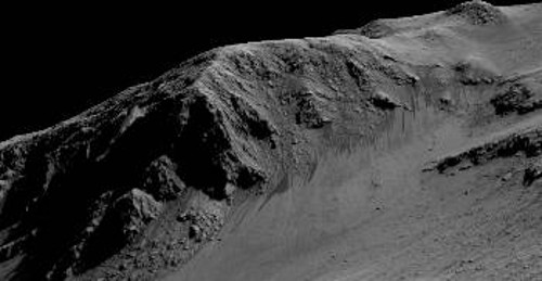 Σημάδια ροής στα χείλη του κρατήρα Χόροβιτζ, σε τρισδιάστατη απεικόνιση από συνδυασμό φωτογραφιών