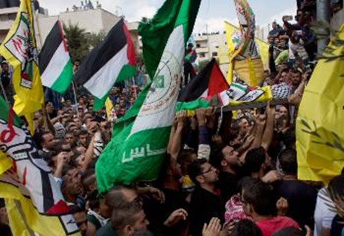 Σε διαδήλωση μετατράπηκε η κηδεία του 13χρονου Παλαιστινίου Αμπτέλ Σάντι από τη Βηθλεέμ που δολοφόνησαν προχτές Ισραηλινοί στρατιώτες