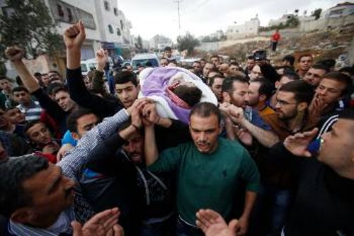 Σε διαδηλώσεις κατά της ισραηλινής κατοχής μετατράπηκαν και οι χτεσινές κηδείες στην Παλαιστίνη
