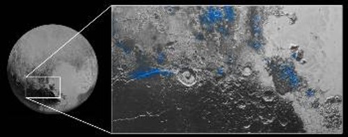 Περιοχές στην επιφάνεια του Πλούτωνα όπου εντοπίστηκε πάγος νερού (χρωματισμένος τεχνητά στη φωτογραφία με μπλε χρώμα)