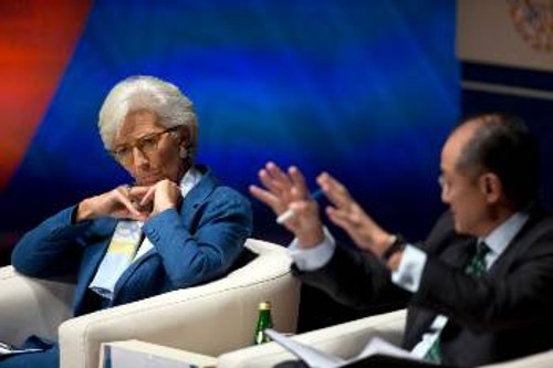Τις επανειλημμένες προς τα κάτω αναθεωρήσεις των προοπτικών της παγκόσμιας οικονομίας υπογραμμίζει το ΔΝΤ