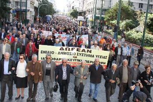 Η μαζική πορεία των συνταξιούχων στην Αθήνα