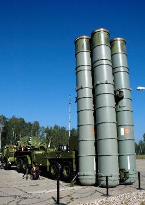Ρωσικό αντιπυραυλικό σύστημα «S-400», σαν κι αυτά που προορίζονται για την Τουρκία