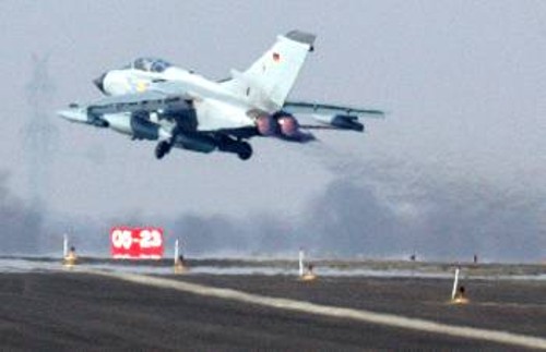 Γερμανικό αεροσκάφος «Tornado», όπως αυτά που θα εφορμούν στη Συρία (προς βοήθεια της Γαλλίας)