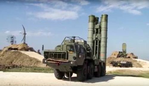 Συστοιχίες του ρωσικού αντιπυραυλικού συστήματος «S-400», σαν και αυτά που αναμένεται να φτάσουν στην Τουρκία