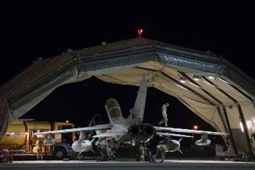Βρετανικά βομβαρδιστικά στην Κύπρο πριν ξεκινήσουν τις επιδρομές στη Συρία
