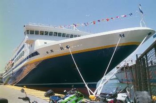 Χρυσές δουλιές στήνουν στο λιμάνι του Πειραιά οι εφοπλιστές των κρουαζιερόπλοιων, με τη στήριξη της κυβέρνησης και της πλειοψηφίας στην ΠΝΟ