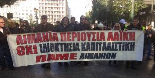 Από τη συμμετοχή των δυνάμεων του ΠΑΜΕ στη χτεσινή απεργιακή κινητοποίηση των λιμενεργατών στην Αθήνα
