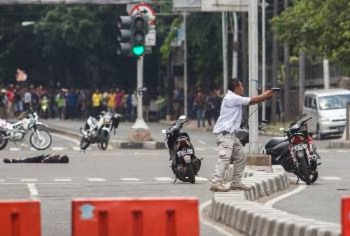 Από τις ανταλλαγές των πυροβολισμών στην Τζακάρτα