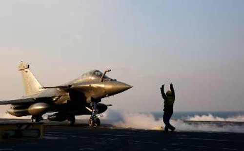 Γαλλικό αεροσκάφος «Ραφάλ» που συμμετέχει στις επιδρομές σε Συρία και Ιράκ