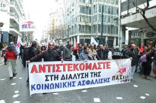 Χιλιάδες μικροί ΕΒΕ πορεύτηκαν μαζί με τους εργάτες και τα άλλα λαϊκά στρώματα στην απεργία στις 4 Φλεβάρη