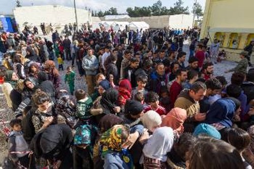 Σήμερα, η Γραμματεία Θεσσαλονίκης του ΠΑΜΕ παραδίδει υλική βοήθεια στους πρόσφυγες στα Διαβατά