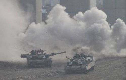 Νοτιοκορεατικά άρματα μάχης στη διάρκεια ετήσιας άσκησης, προχτές. Σύντομα, ξεκινούν οι κοινές ασκήσεις με τις ΗΠΑ