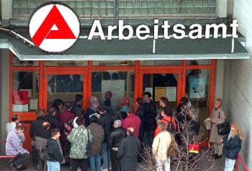 Συνθήκες «αιχμαλωσίας» αντιμετωπίζουν οι άνεργοι στη Γερμανία