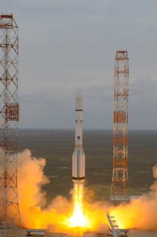 Η στιγμή της εκτόξευσης από το κοσμοδρόμιο του Μπαϊκονούρ, του πυραύλου φορέα Πρότον-Μ, τεσσάρων σταδίων, που έβαλε την αποστολή «ExoMars» σε τροχιά προς τον Αρη