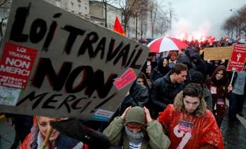 Από πρόσφατες λαϊκές διαδηλώσεις ενάντια στην αντεργατική μεταρρύθμιση στη Γαλλία