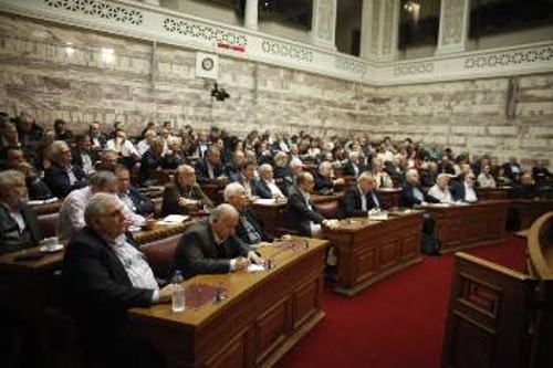 Το παραμύθι των «κακών» προληπτικών μέτρων και του «καλού» αυτόματου κόφτη δαπανών λανσάρουν κυβέρνηση και ΣΥΡΙΖΑ