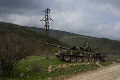 Στις θέσεις μάχης παραμένουν οι δυνάμεις Αρμενίας και Αζερμπαϊτζάν