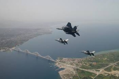 Στιγμιότυπο από παλιότερη κοινή άσκηση Ελλάδας - ΗΠΑ. Η αναβάθμιση των ελληνικών F-16 φέρεται να είναι ένα από τα θέματα των συνεχών επισκέψεων του Αμερικανού πρέσβη στου Παπάγου
