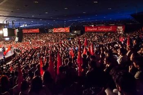 Αποψη από τη μεγάλη εκδήλωση των κομμουνιστών της Τουρκίας