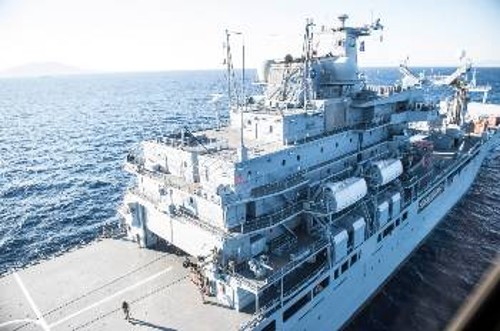Ρόλο «επιδιαιτησίας» στο Αιγαίο αναγνωρίζει η κυβέρνηση σε ΝΑΤΟ και ΕΕ, την ίδια ώρα που βάζει πλάτη στην επέκταση των επιχειρήσεών τους σε Αιγαίο και Μεσόγειο