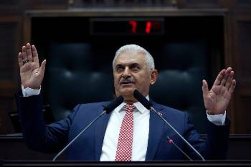 Ο νέος Τούρκος πρωθυπουργός στο πρόσφατο έκτακτο συνέδριο του κόμματός του