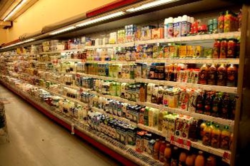 Με τις προτεινόμενες ρυθμίσεις οι μεγάλες αλυσίδες σούπερ μάρκετ όχι μόνο δεν θα έχουν κόστος από τα αδιάθετα τρόφιμα, αλλά επιπλέον θα βγάζουν και κέρδος