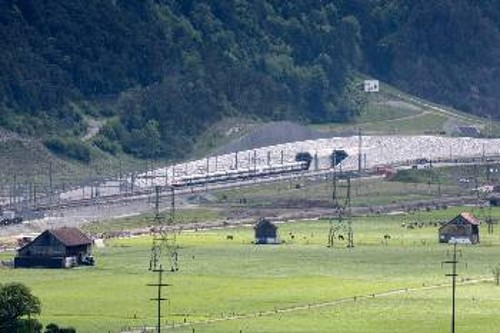 Το τούνελ στην Ελβετία που διασχίζει τις Αλπεις