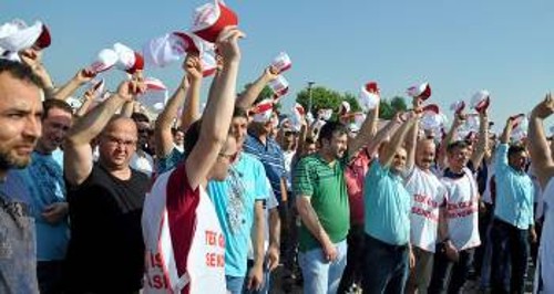 Διασφάλιση της «ανάπτυξης» σημαίνει νέα κλιμάκωση της αντεργατικής επίθεσης (φωτ. από απεργία Τούρκων εργατών στη ΝΕΣΤΛΕ)