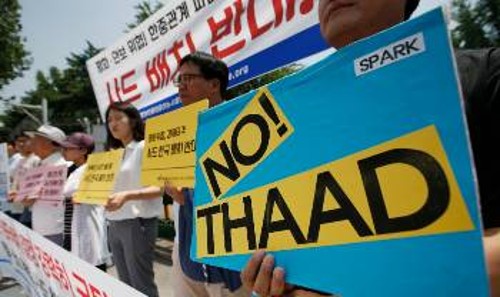 Από χτεσινή διαδήλωση στη Σεούλ ενάντια στην ανάπτυξη της αντιπυραυλικής ασπίδας