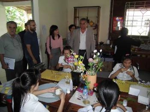 Στο πλαίσιο της επίσκεψης στην Πόλη Χο Τσι Μινχ, η αντιπροσωπεία του ΚΚΕ επισκέφτηκε ένα κέντρο αποκατάστασης και εκπαίδευσης παιδιών με αναπηρία