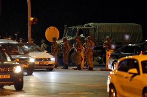 Στρατός στους δρόμους της Κωνσταντινούπολης