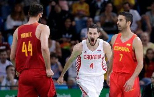 Σπουδαία νίκη επί της Ισπανίας πέτυχε η Κροατία στην πρεμιέρα του τουρνουά μπάσκετ