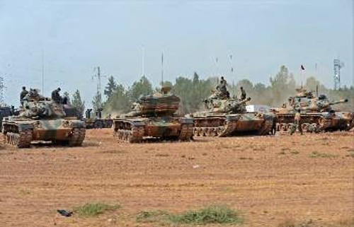 Εντονη κινητικότητα είχαν και χτες τα τουρκικά άρματα μάχης στην τουρκο-συριακή μεθόριο...