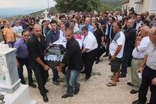 Πλήθος κόσμου παραβρέθηκε στην κηδεία