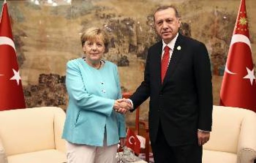 Από την πρόσφατη συνάντηση Μέρκελ - Ερντογάν. Η Τουρκία εντείνει τις επαφές με «εταίρους», διερευνώντας συμβιβασμούς εν μέσω έντονων αντιθέσεων