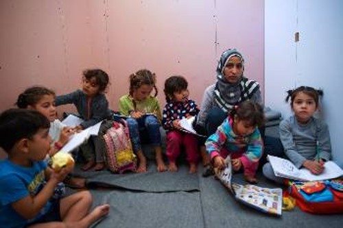 Μικρά παιδιά και γυναίκες έχουν κυριολεκτικά «παγώσει» στον καταυλισμό στη Σούδα