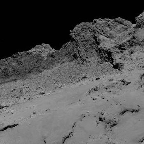 Οψη του κομήτη από ύψος 16 χιλιομέτρων καθώς η διαστημοσυσκευή «Ροζέτα» βρισκόταν ήδη σε καθοδική τροχιά πρόσκρουσης