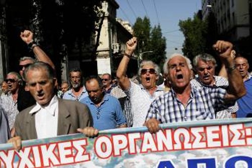 Από το προχτεσινό μαζικό συλλαλητήριο των συνταξιούχων στην Αθήνα